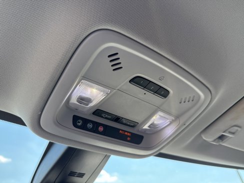 Used 2018 Chevrolet Traverse LT image 18