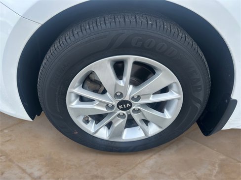 Used 2017 Kia Optima LX image 14