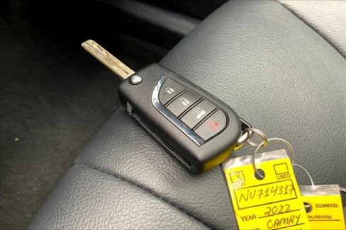 Used 2022 Toyota Camry SE image 13