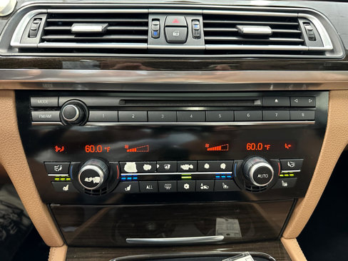 Used 2011 BMW 740Li image 35