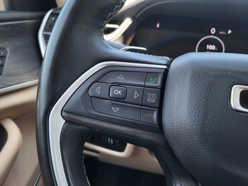 Used 2022 Jeep Grand Cherokee Limited image 15