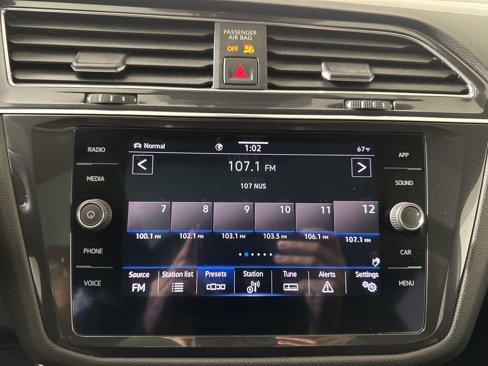 Used 2022 Volkswagen Tiguan SE R-Line image 14
