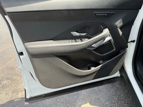 Used 2018 Jaguar E-PACE SE image 13