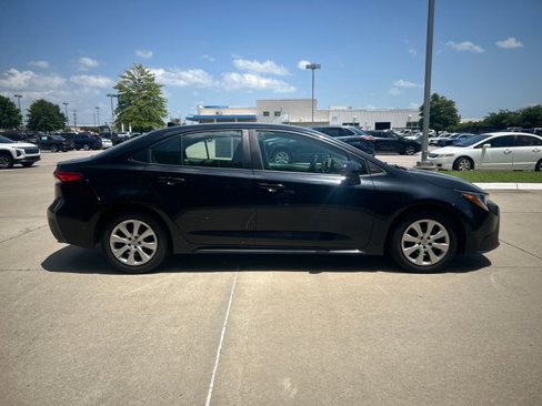 Used 2023 Toyota Corolla LE image 6