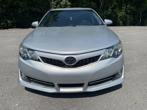 Used 2012 Toyota Camry SE image 2