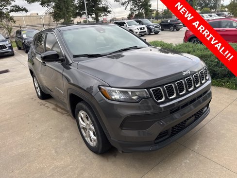 Used 2024 Jeep Compass Sport image 3