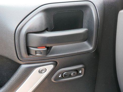 Used 2014 Jeep Wrangler Unlimited Sahara w/ Connectivity Group image 17