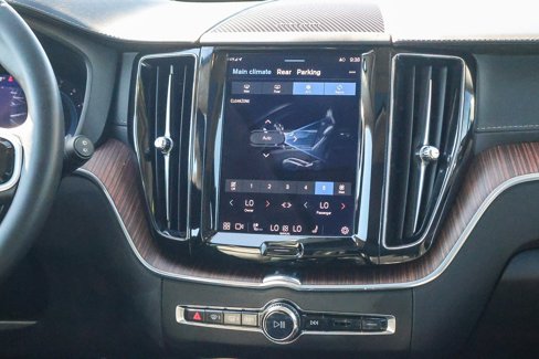 Used 2023 Volvo XC60 B5 Ultimate w/ Climate Package image 16