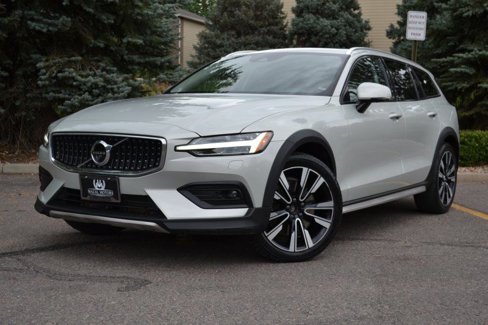 Used 2020 Volvo V60 T5 Cross Country w/ Protection Package Premier image 1