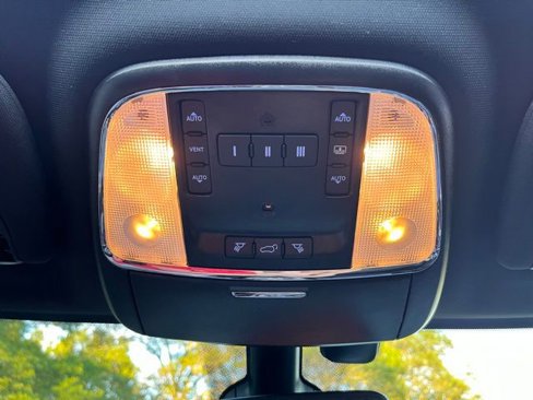 Used 2021 Jeep Grand Cherokee Limited w/ Sun & Sound Group image 29