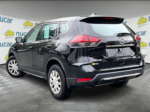 Used 2019 Nissan Rogue S image 2