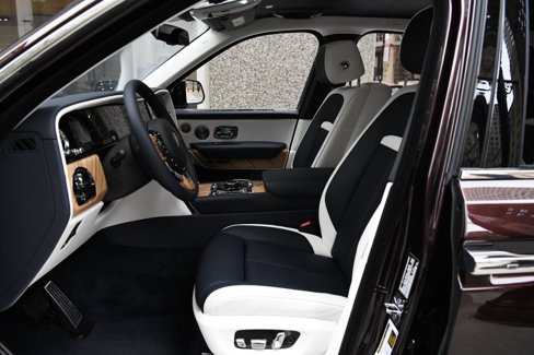New 2025 Rolls-Royce Cullinan image 9