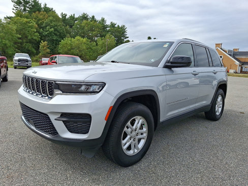 Used 2023 Jeep Grand Cherokee Laredo image 5