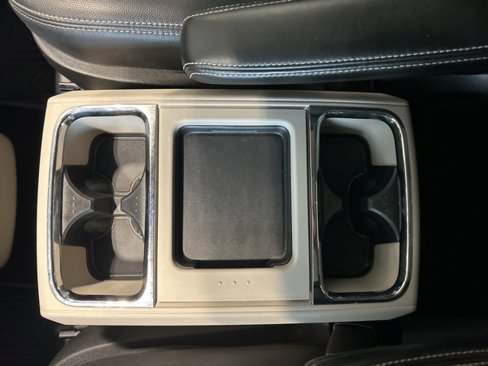 Used 2014 Chrysler Town & Country Touring image 21
