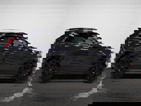 Used 2022 Cadillac XT4 Luxury w/ LPO, Onyx Lite Package image 2