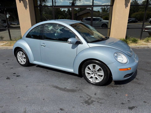 Used 2010 Volkswagen Beetle Coupe image 2