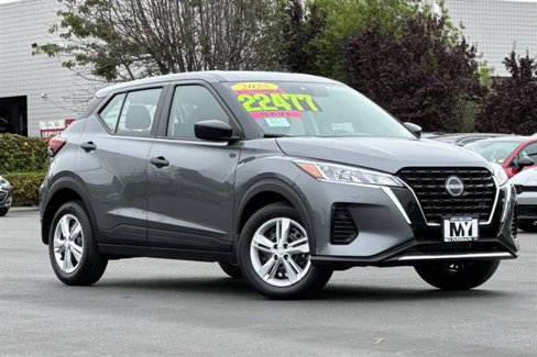 New 2025 Nissan Kicks Play S image 2