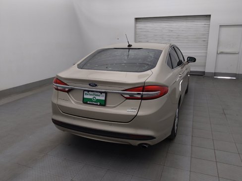 Used 2017 Ford Fusion SE w/ Fusion SE Technology Package image 7