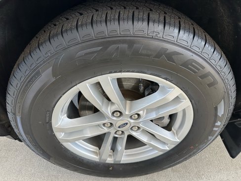 Certified 2020 Ford Explorer XLT w/ Equipment Group 202A image 5