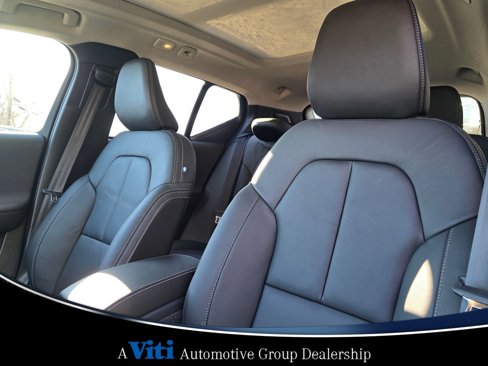 Used 2025 Volvo XC40 B5 Core w/ Protection Package Premier image 13