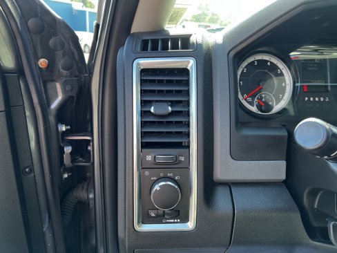 Used 2019 RAM 1500 Classic SLT image 11