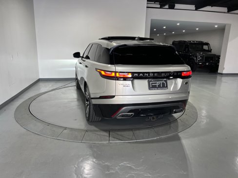 Used 2018 Land Rover Range Rover Velar R-Dynamic HSE image 12
