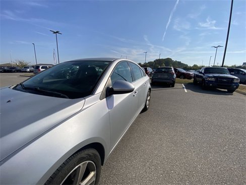 Used 2015 Chevrolet Cruze LT image 2