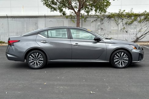Certified 2024 Nissan Altima 2.5 SV image 3