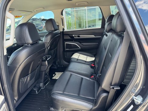 Used 2022 Kia Telluride LX image 16