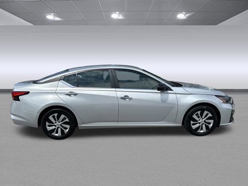 Used 2024 Nissan Altima 2.5 S image 2