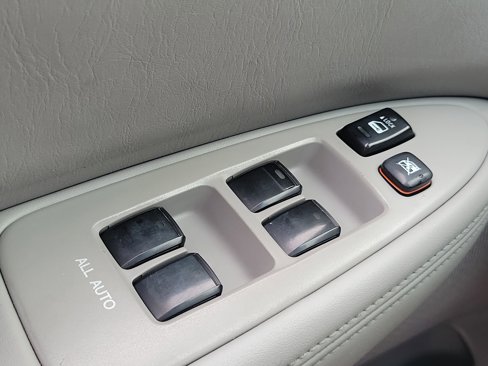 Used 2005 Lexus ES 330 image 24