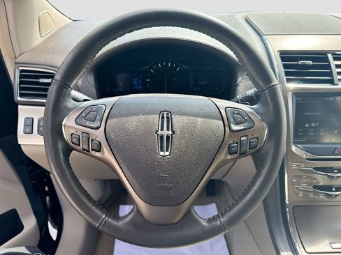 Used 2013 Lincoln MKX FWD image 11