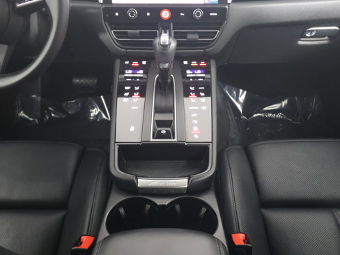 New 2024 Porsche Macan Turbo image 20
