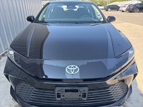 Used 2025 Toyota Camry LE image 12
