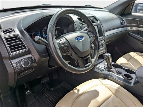 Used 2018 Ford Explorer XLT w/ Equipment Group 202A image 9