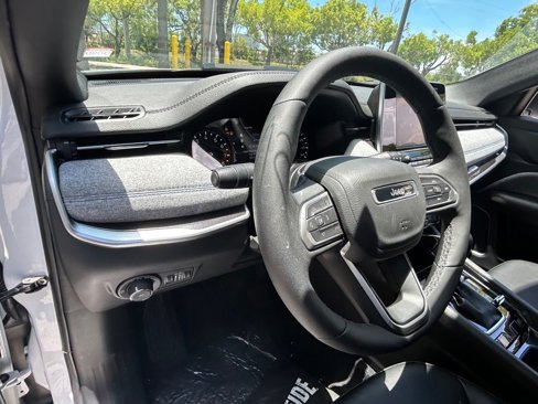 New 2025 Jeep Compass Latitude image 33