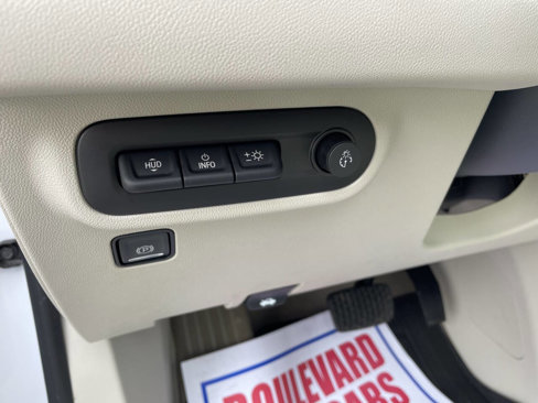 Used 2023 GMC Terrain Denali image 17