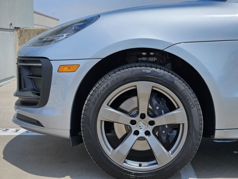 Certified 2025 Porsche Macan Turbo image 16