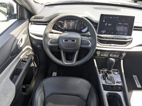Used 2024 Jeep Compass Latitude image 16