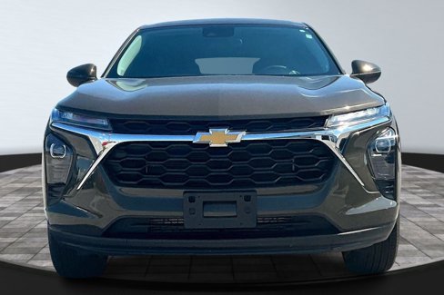 Used 2024 Chevrolet Trax LS w/ LS Convenience Package image 2