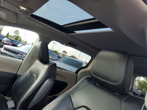 Used 2023 Chrysler Pacifica Limited image 22
