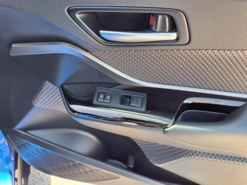 Used 2022 Toyota C-HR Limited image 4