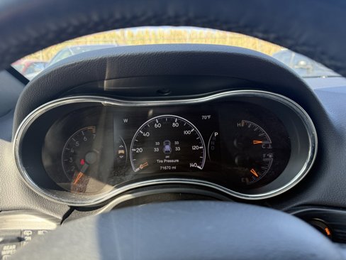 Used 2019 Jeep Grand Cherokee Altitude image 12