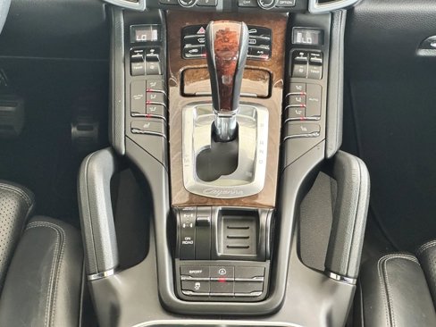 Used 2014 Porsche Cayenne Platinum Edition image 15