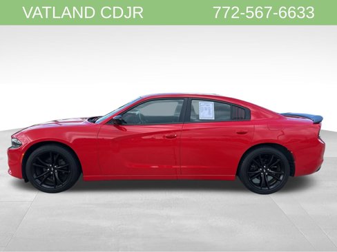 Used 2018 Dodge Charger SXT w/ Blacktop Package image 6