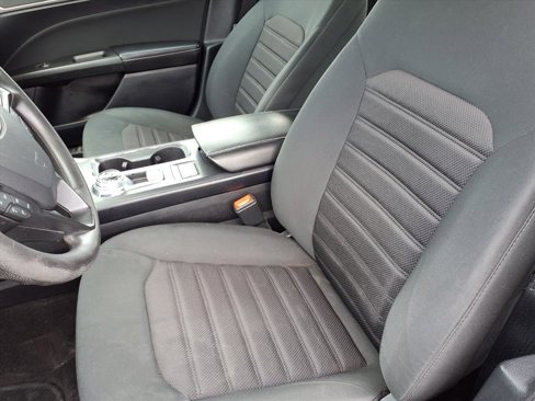 Used 2020 Ford Fusion SE image 3