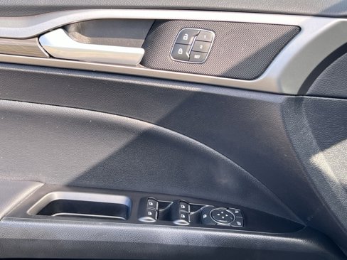 Used 2019 Ford Fusion SEL image 15
