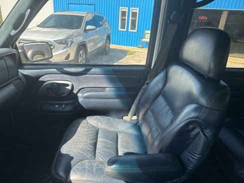 Used 1999 Chevrolet Suburban 2WD w/ Preferred Equipment Group 3 image 35