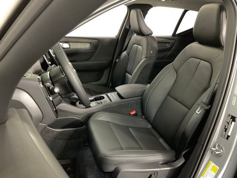 New 2025 Volvo XC40 B5 Core w/ Climate Package image 33