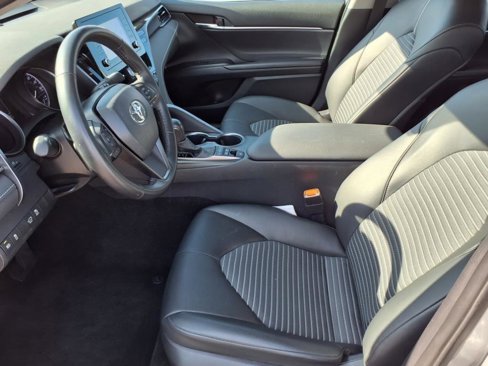 Certified 2021 Toyota Camry SE image 5